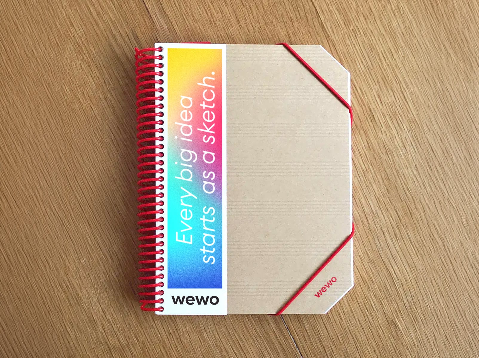 Carnet personnalisé avec élastique rouge, idéal pour notes et croquis, durable et pratique pour une.